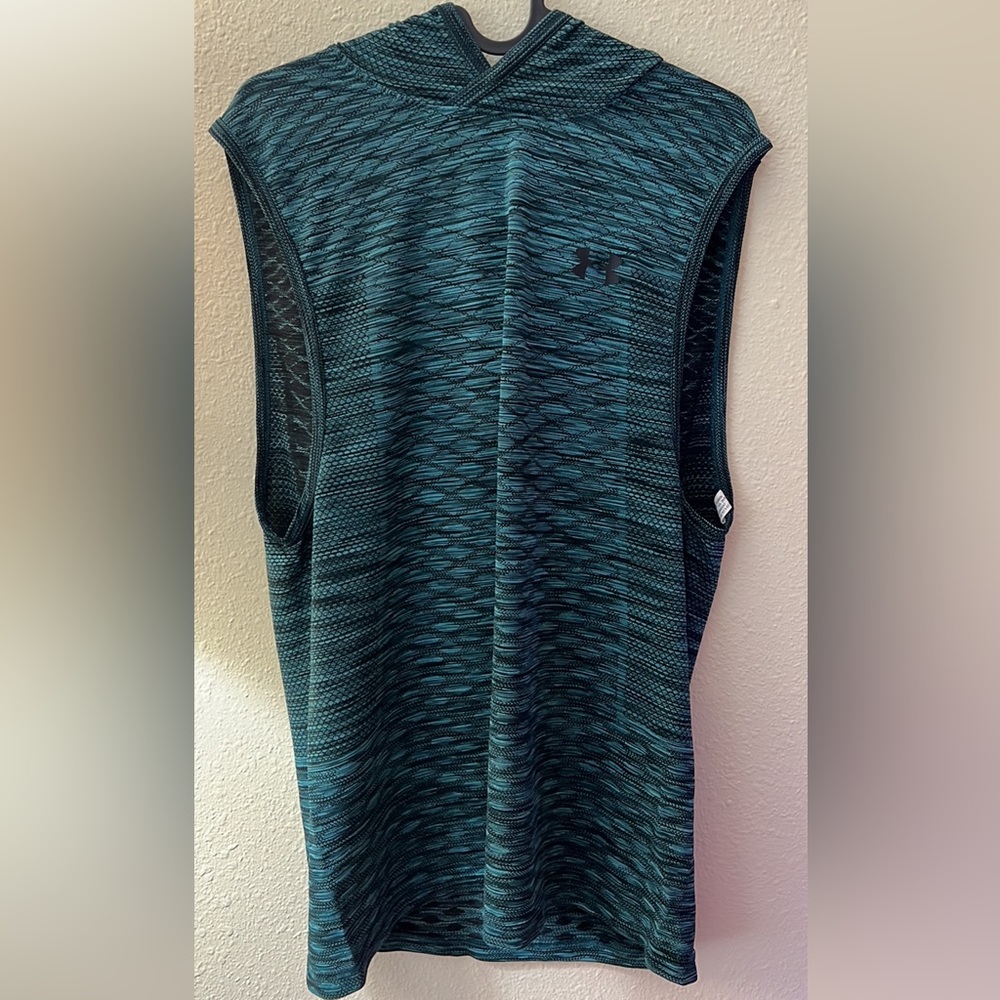 Under Armor Dry Fit Cut Off